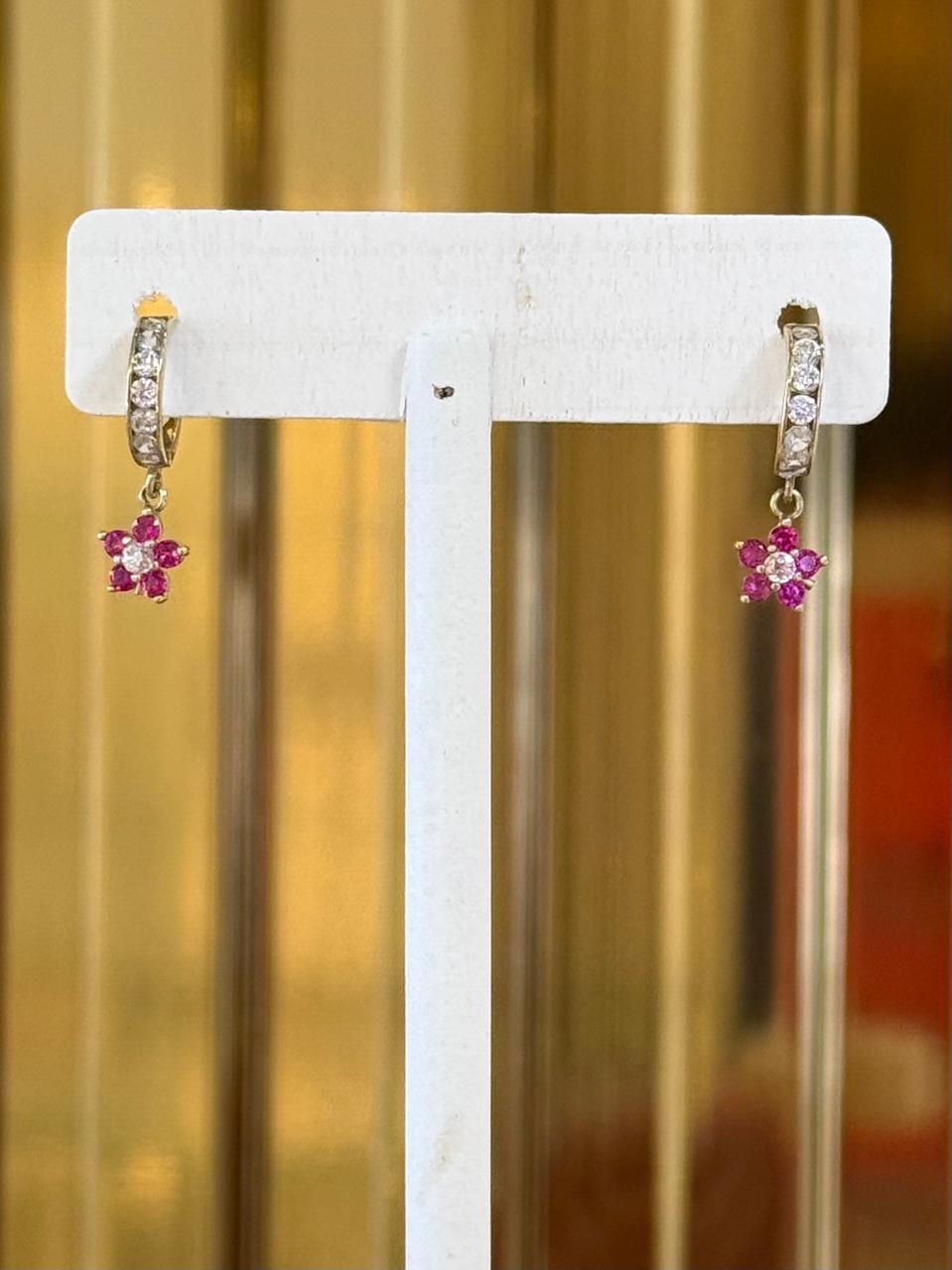 ARETES HOOGIES FLOR ROSA 10K 1.6G